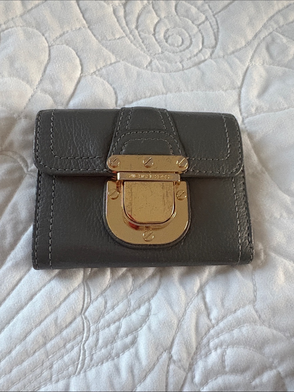 Preowned Michael Kors Compact Leather Wallet with Gold -Lock